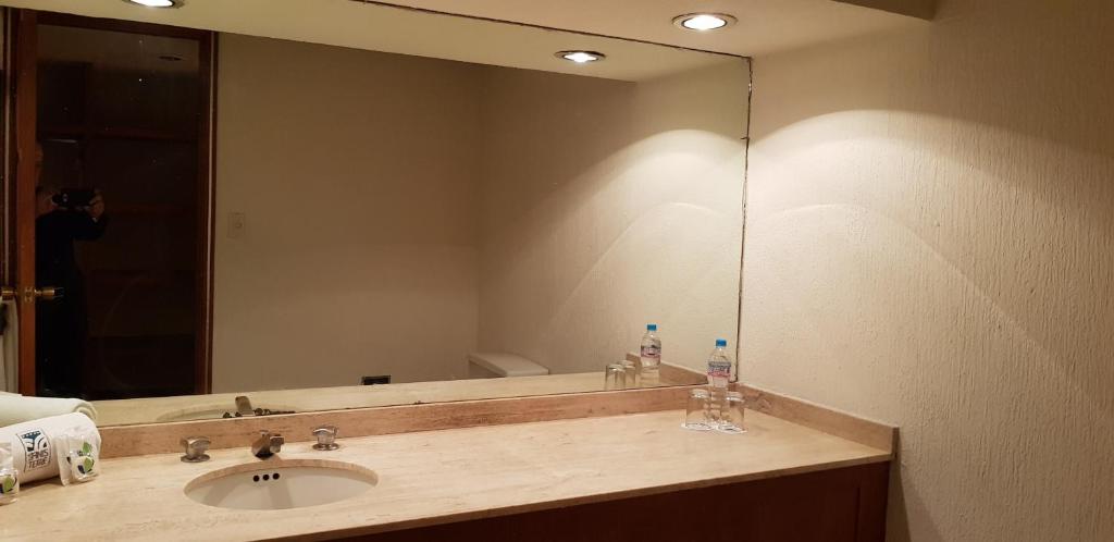 هتل فینیستر - Hotel Finisterre، هتل فینیستر