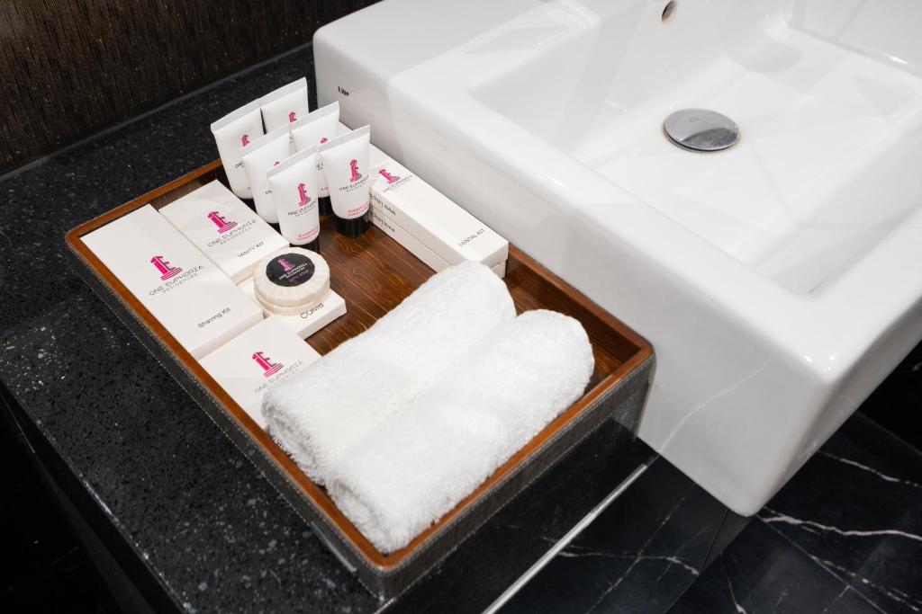Koupelna v ubytování One Euphoria Luxe Hotel