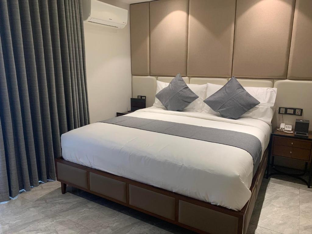 Postel nebo postele na pokoji v ubytování One Euphoria Luxe Hotel