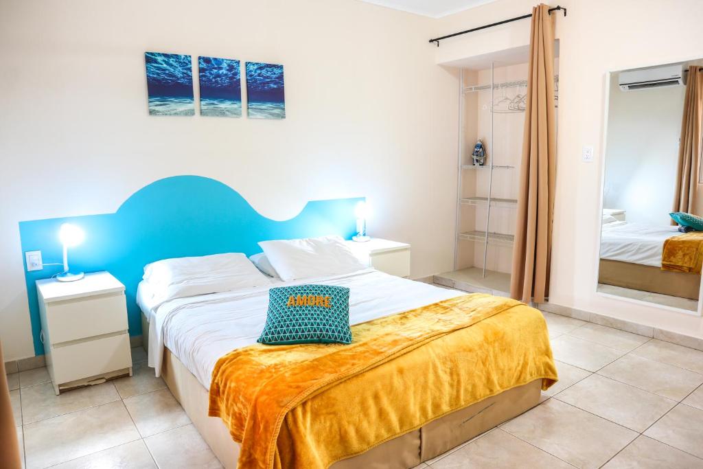 Postel nebo postele na pokoji v ubytování Aqua Viva Suites
