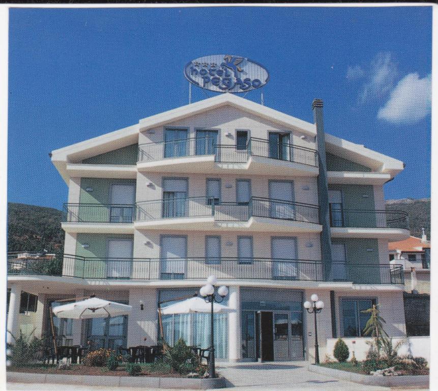 Nespecifikovaný výhled na hory nebo výhled na hory při pohledu z hotelu