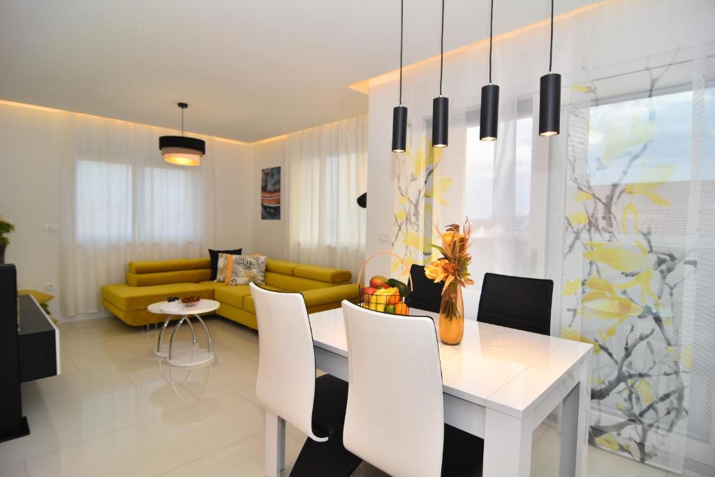 Picture of Apartment Bruno - Luxury Penthouse with Jacuzzi, Zadar – Updated 2024 ...