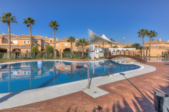 Bazén v ubytovaní Apartamento en Vera Playa alebo v jeho blízkosti