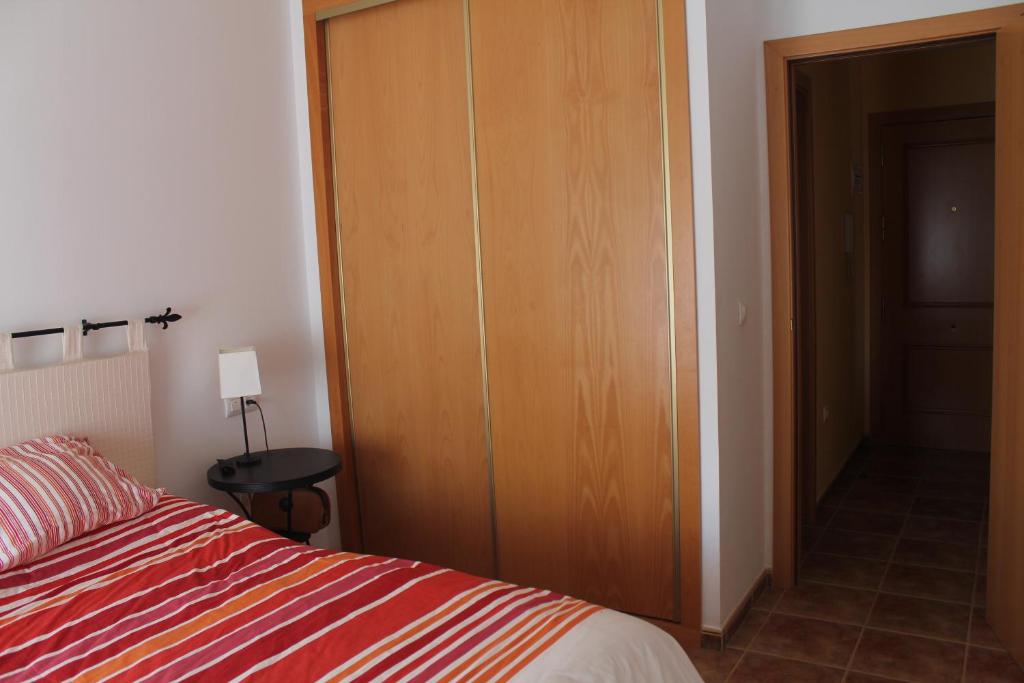 Posteľ alebo postele v izbe v ubytovaní Apartamento en Vera Playa