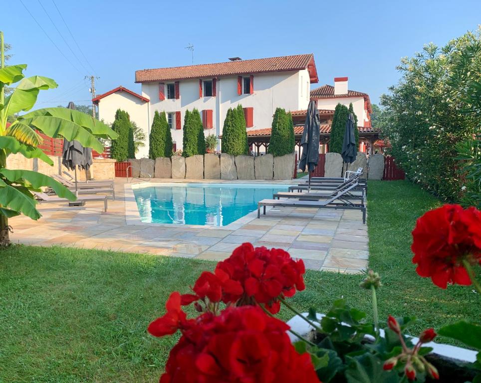 Gallery image of Hotel Restaurant Txistulari in Itxassou