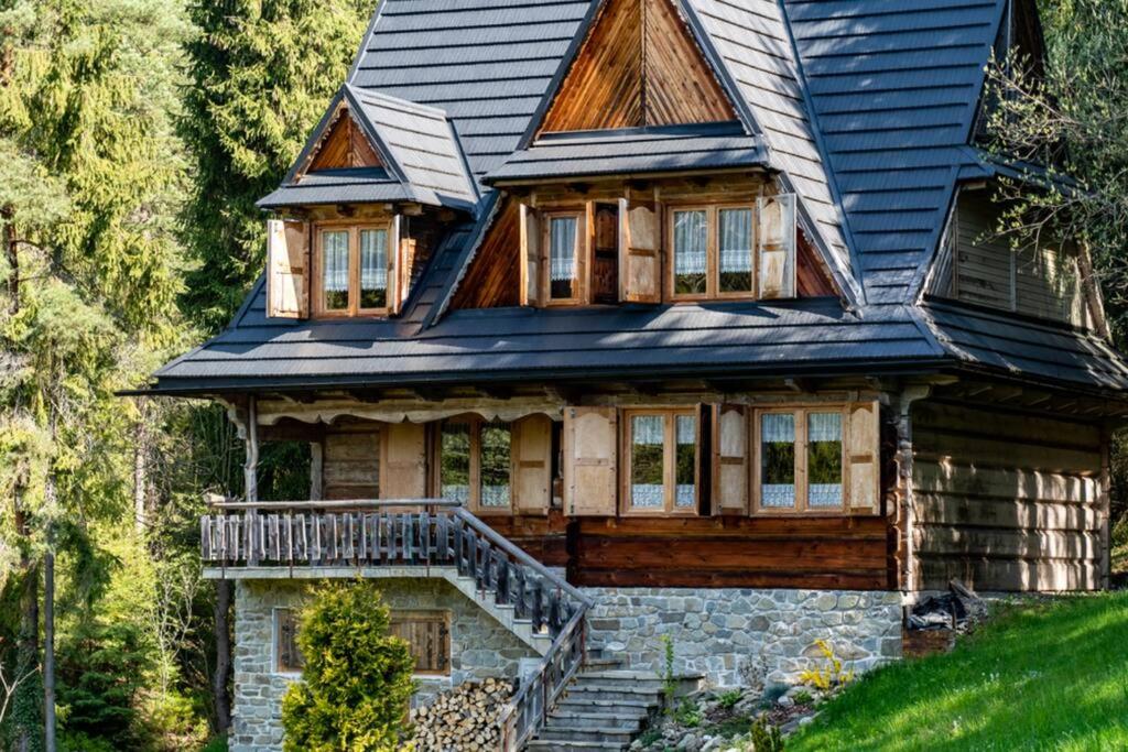 Το κτήριο όπου στεγάζεται  η βίλα