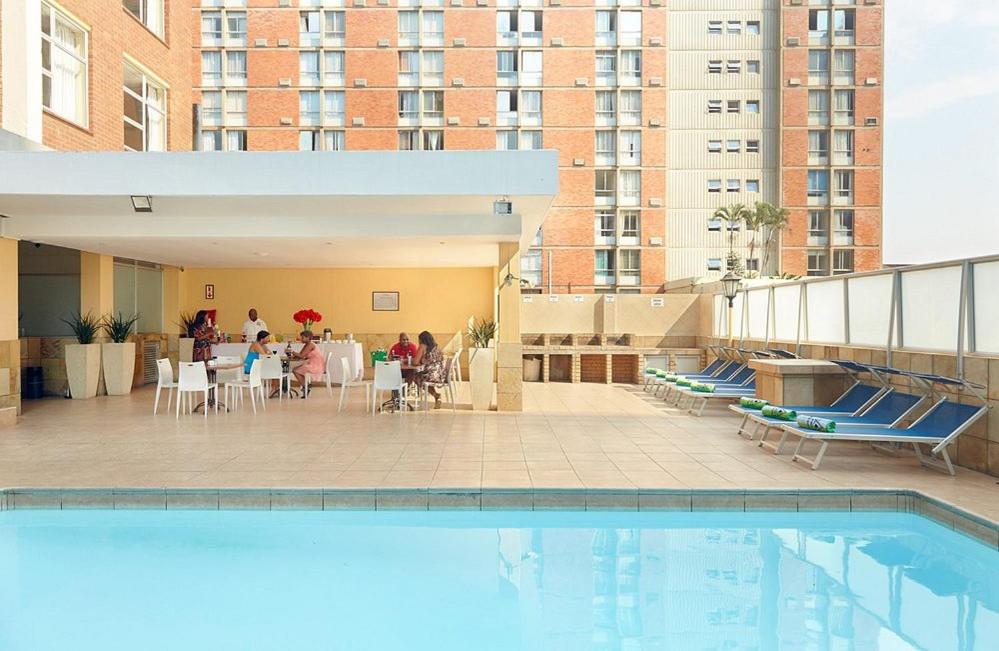 Blick auf den Pool eines Gebäudes in der Unterkunft The Oceanic 1 bedroom with Ocean views - Self-catering Apartment in Durban