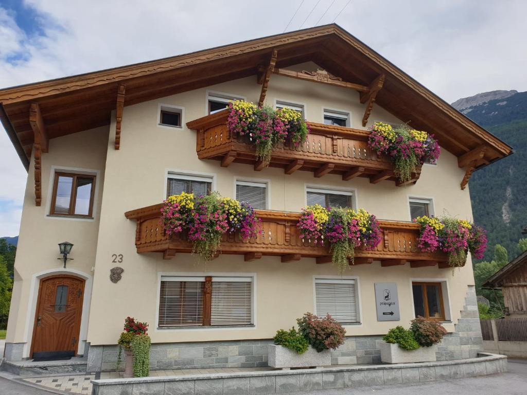 Nespecifikovaný výhled na hory nebo výhled na hory při pohledu z apartmánu