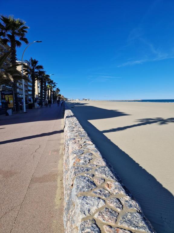 Fotografia z galérie ubytovania Petit paradis à 100m de la mer, parking, wifi v destinácii Canet-en-Roussillon