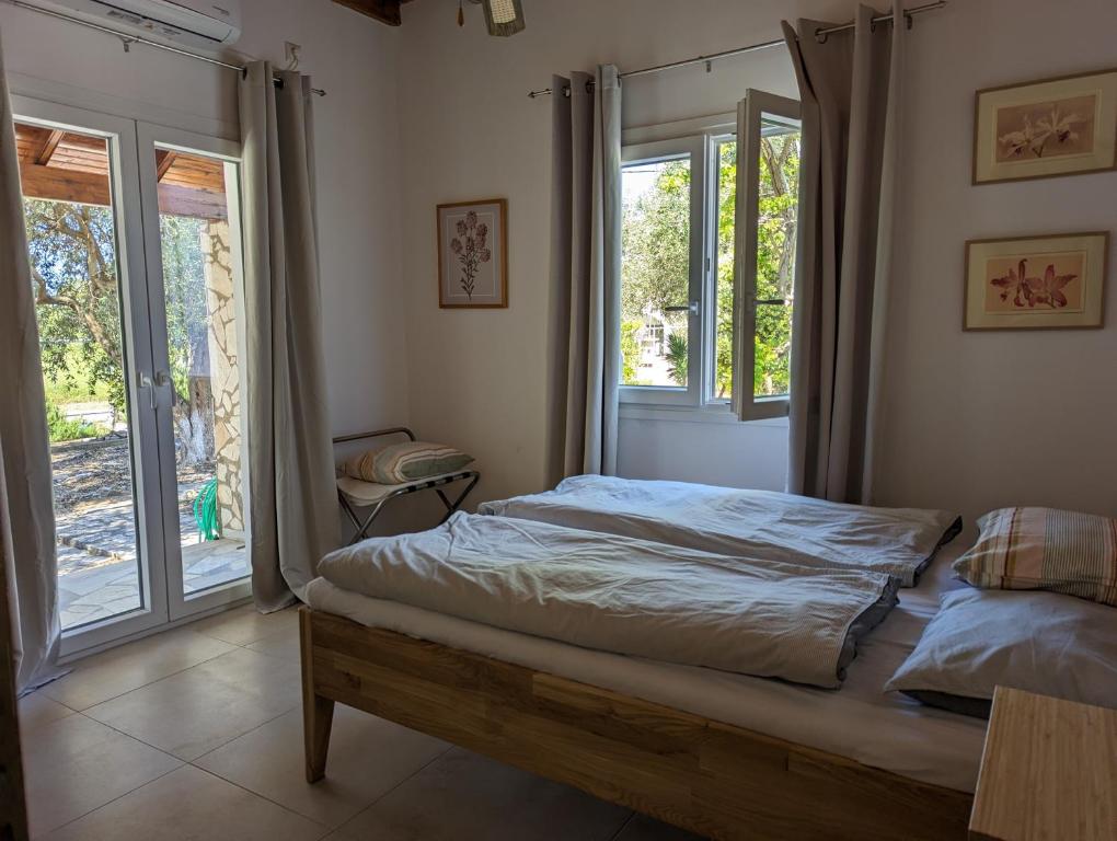 Postel nebo postele na pokoji v ubytování Almyros Garden House