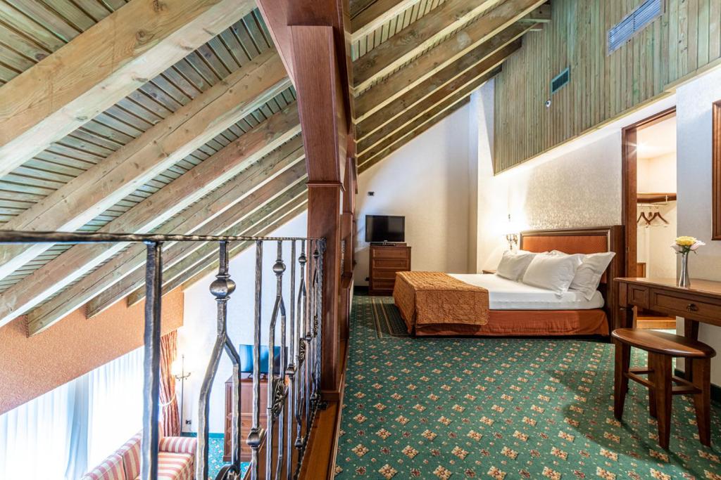 Postel nebo postele na pokoji v ubytování Lux Garden Hotel