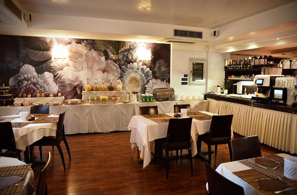 Nápoje v ubytování Admiral Hotel Villa Erme