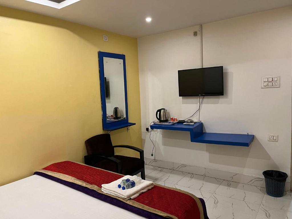TV a/nebo společenská místnost v ubytování Hotel Shivanand
