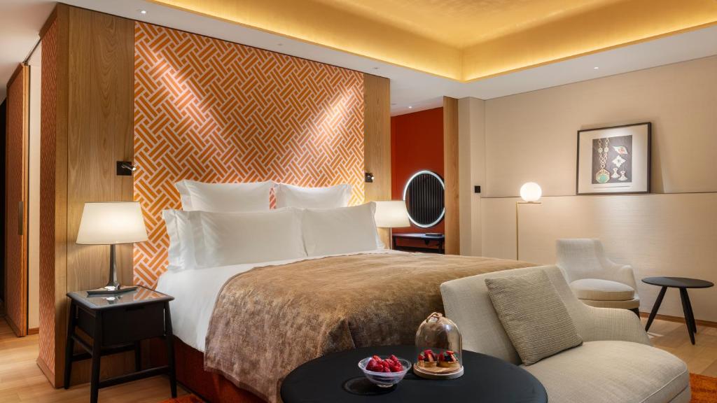 Postel nebo postele na pokoji v ubytování Bvlgari Hotel Tokyo