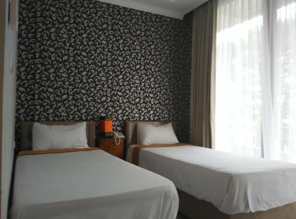 Wahyu Dana Hotel - Deluxe Double Or Twin Room