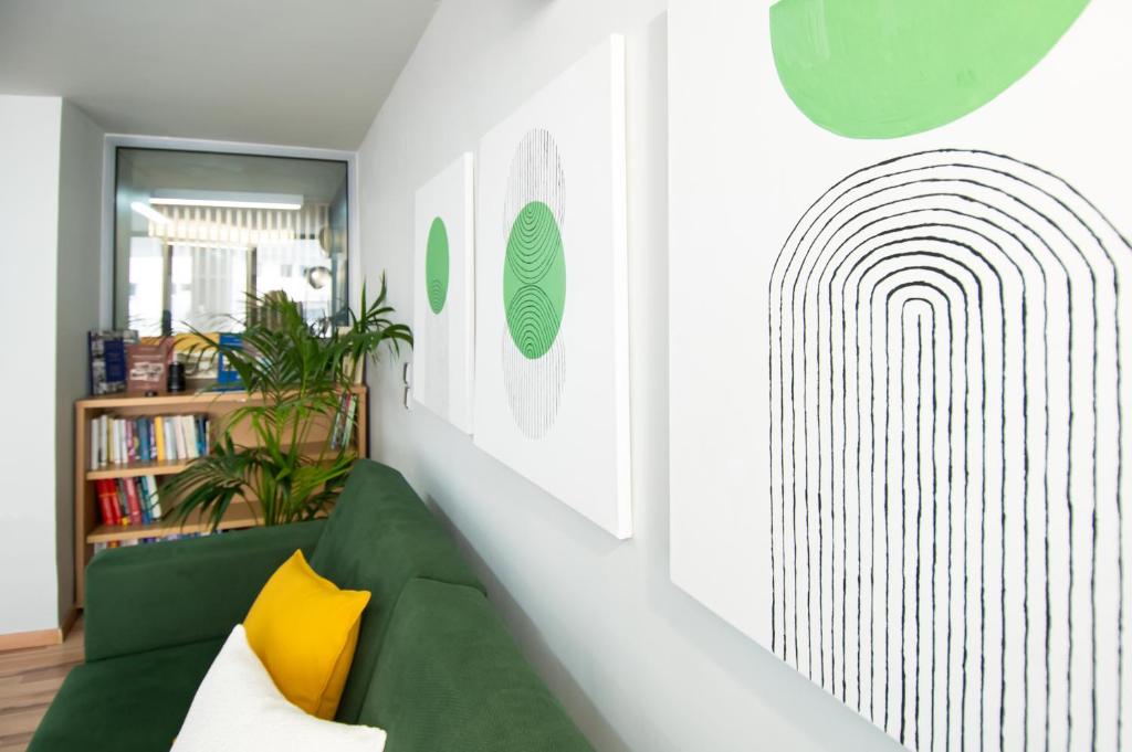 Posezení v ubytování Urban Downtown Suite Xanthi Two Bedrooms Meno Homes 4