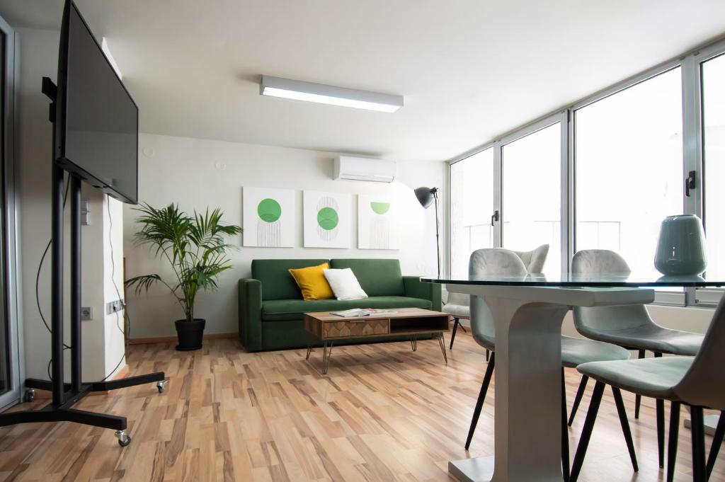 Posezení v ubytování Urban Downtown Suite Xanthi Two Bedrooms Meno Homes 4