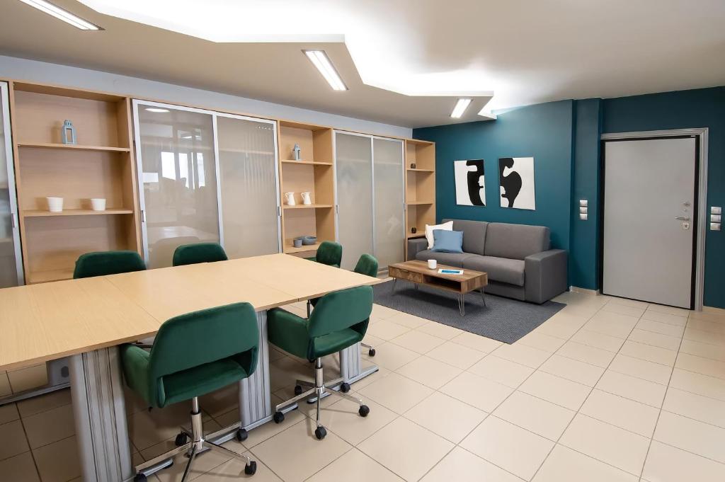 Posezení v ubytování Urban Downtown Suite Xanthi Two Bedrooms Meno Homes 4