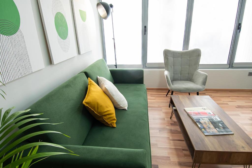 Posezení v ubytování Urban Downtown Suite Xanthi Two Bedrooms Meno Homes 4