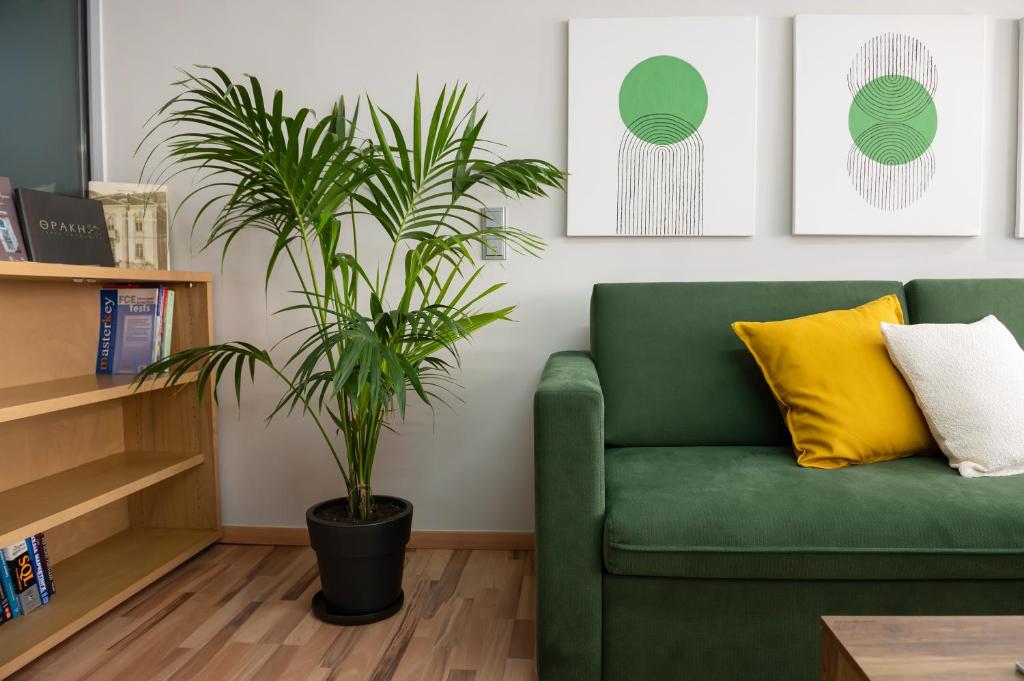 Posezení v ubytování Urban Downtown Suite Xanthi Two Bedrooms Meno Homes 4