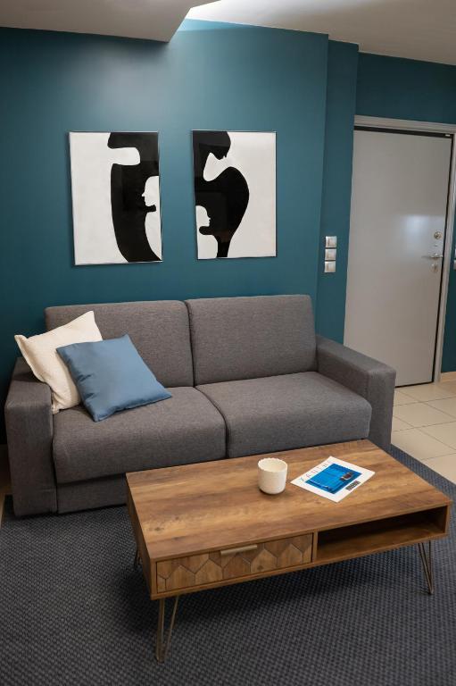 Posezení v ubytování Urban Downtown Suite Xanthi Two Bedrooms Meno Homes 4