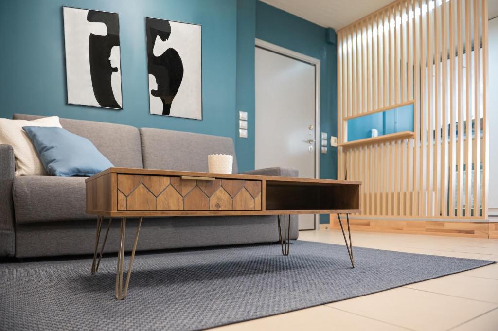Posezení v ubytování Urban Downtown Suite Xanthi Two Bedrooms Meno Homes 4