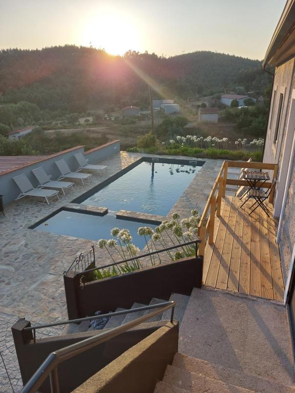 Bazén v ubytování Casa Bem Estar nebo v jeho okolí