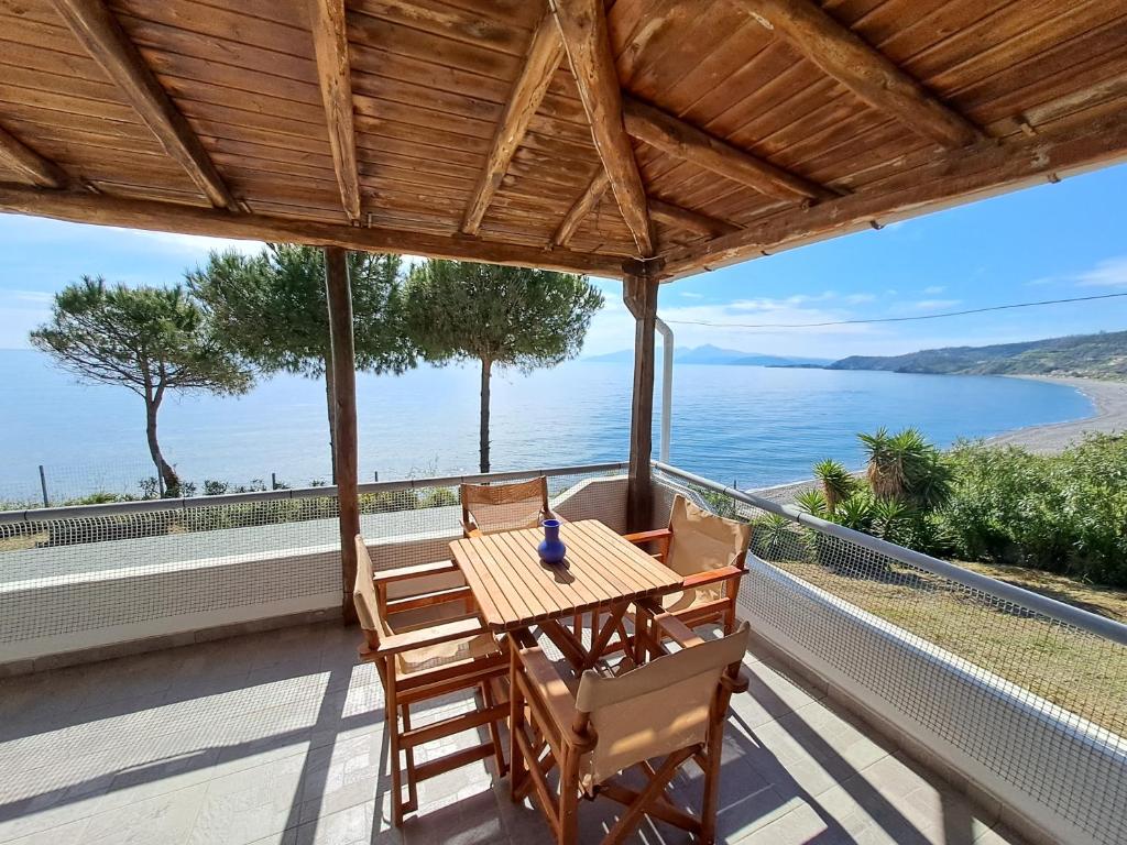 Gambar di galeri bagi Beach House Kotrona di Achladi