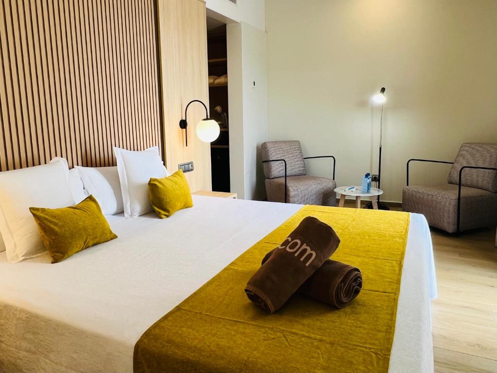 Postel nebo postele na pokoji v ubytování Sumus Hotel Monteplaya & SPA 4Sup - Adults Only
