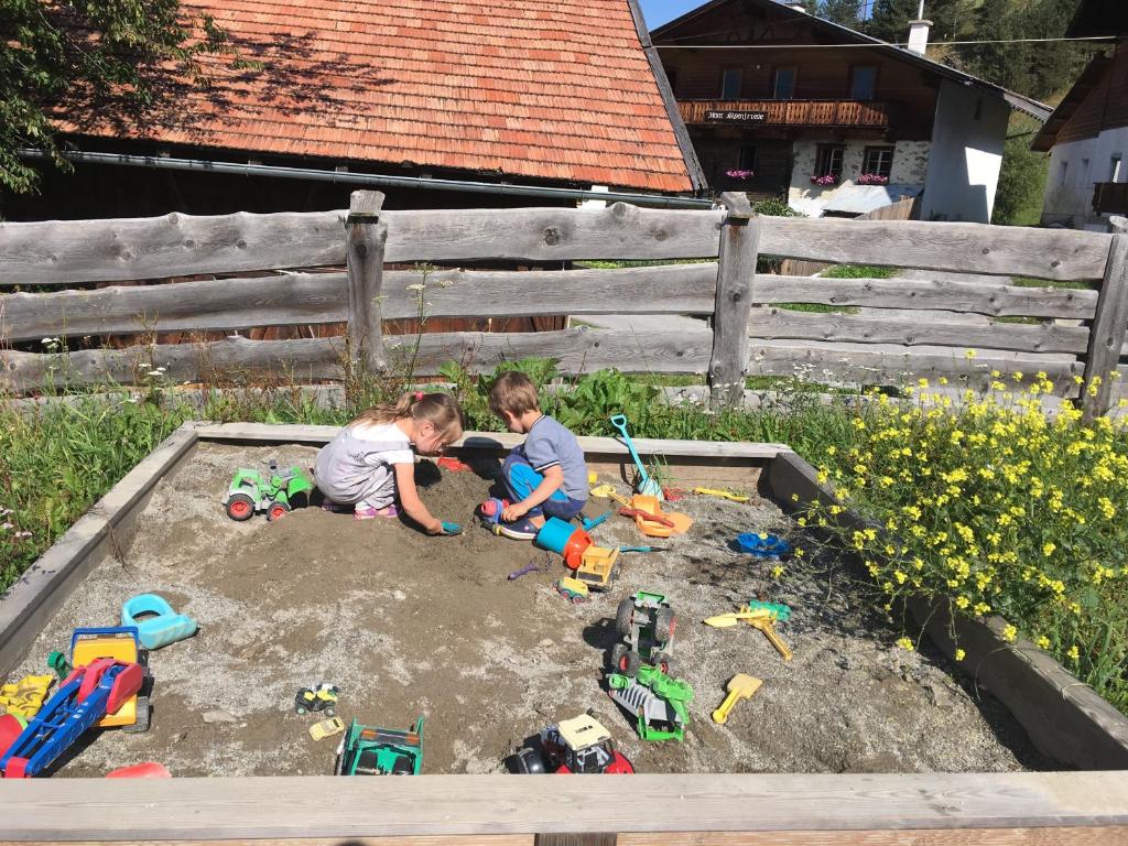 Děti v ubytování Bio & Reiterhof der Veitenhof