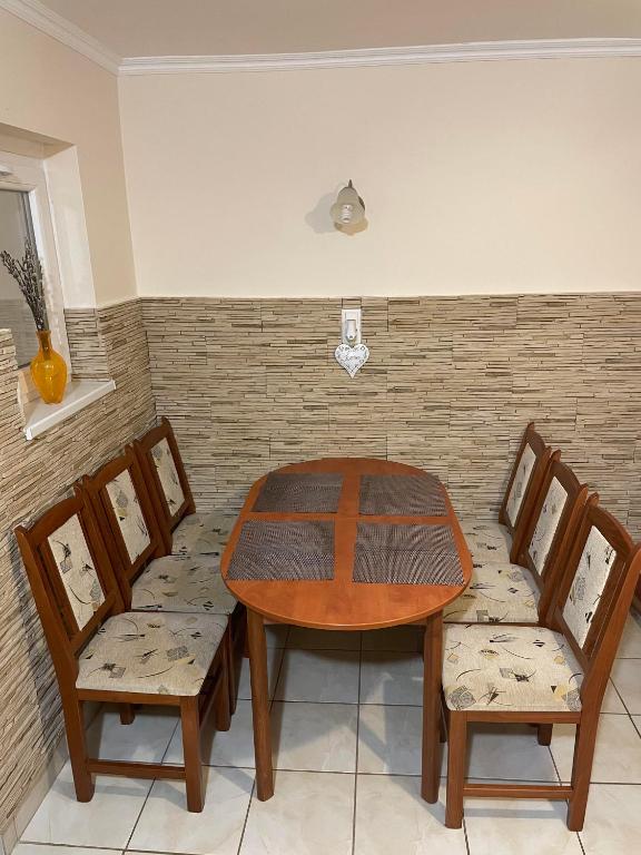 Posedenie v ubytovaní Bodnar Apartman