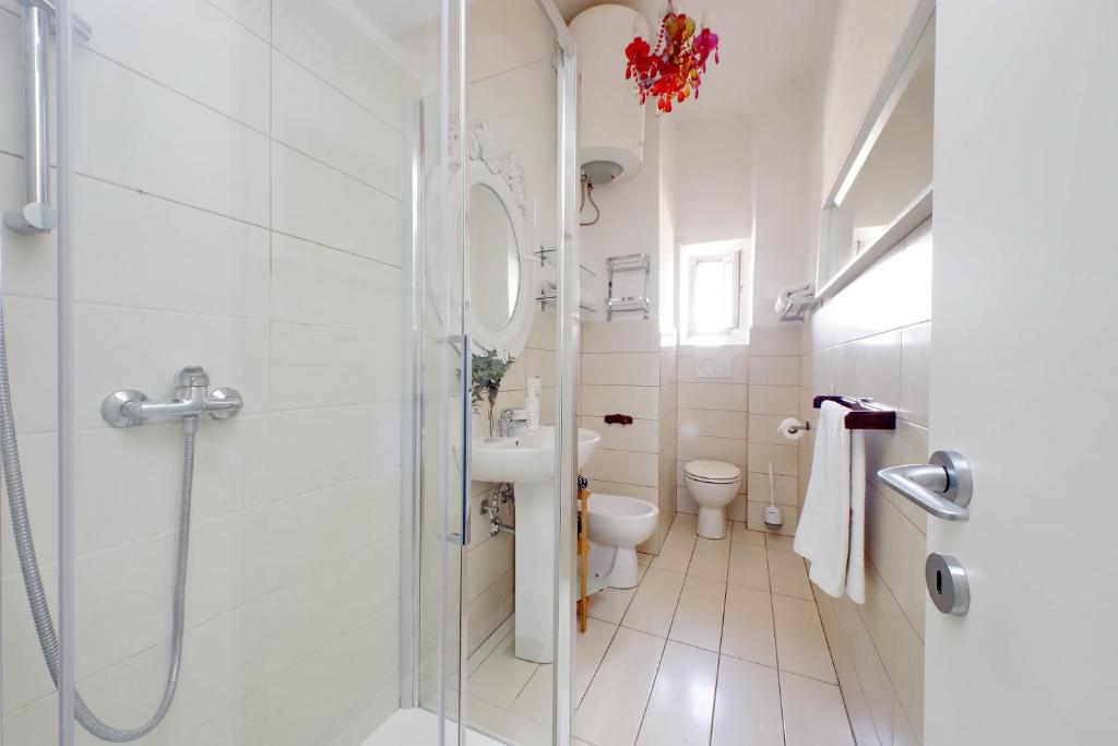 Łazienka w obiekcie Casa Rossi Roma
