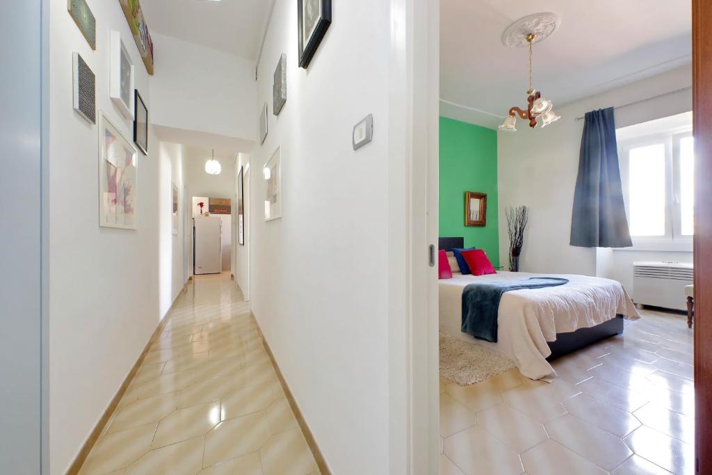 Łóżko lub łóżka w pokoju w obiekcie Casa Rossi Roma