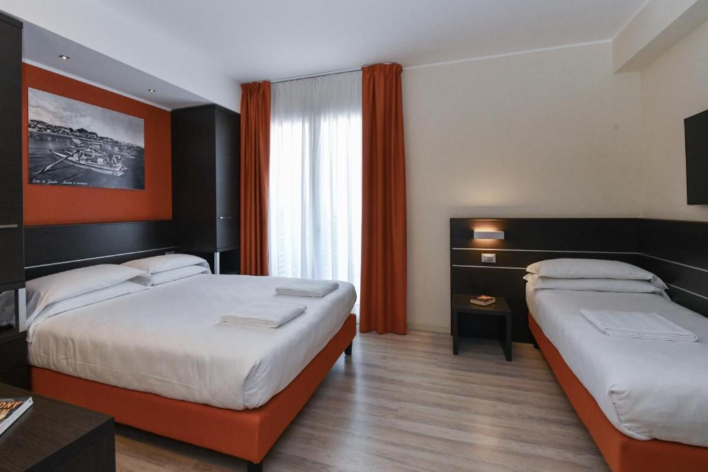 Posteľ alebo postele v izbe v ubytovaní Hotel Vienna