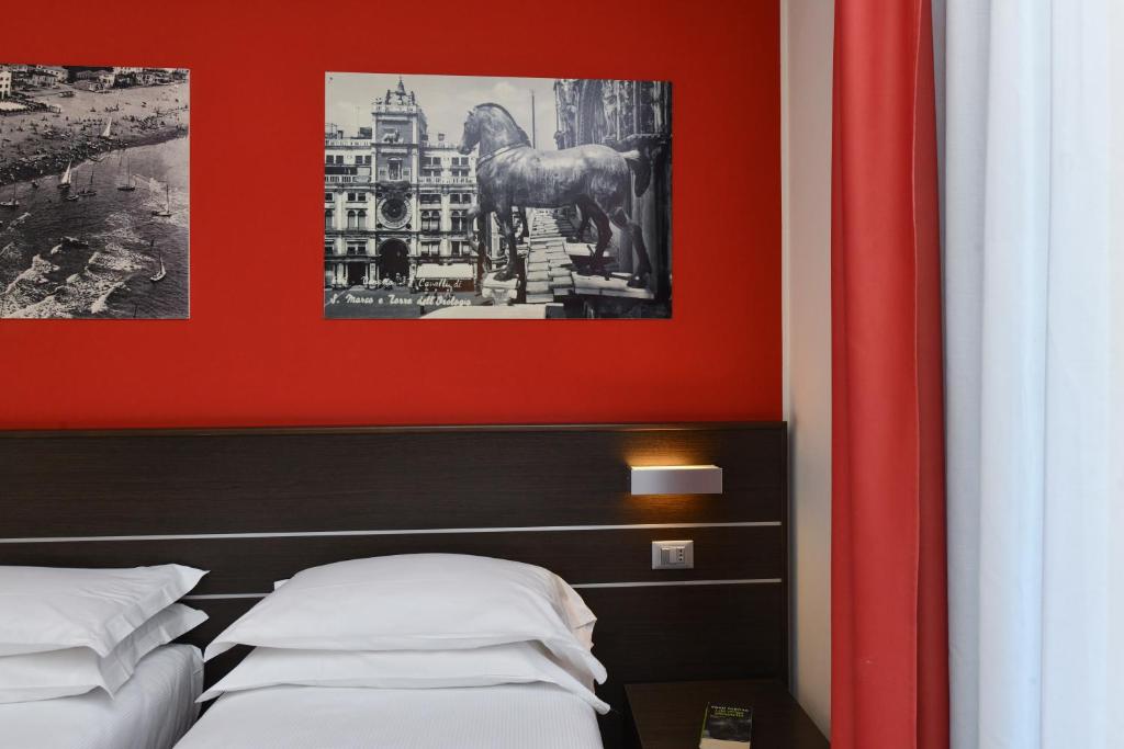 Posteľ alebo postele v izbe v ubytovaní Hotel Vienna