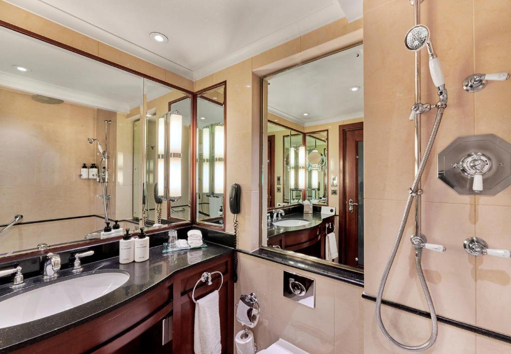 
Premium King Room with Park View
