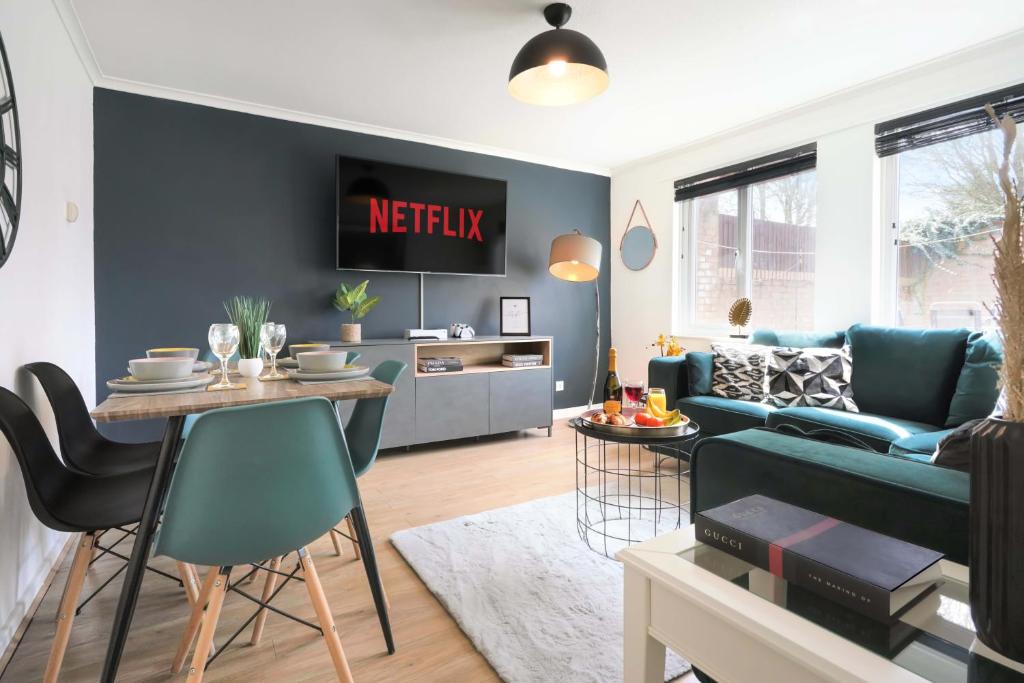 a living room with a couch and a table at Central MK House with Free Parking, Fast Wifi, and Smart TV with Xbox, Sky TV Packages and Netflix by Yoko Property in Milton Keynes