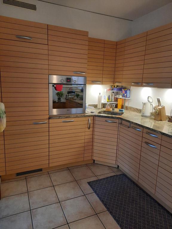 Kuchyň nebo kuchyňský kout v ubytování Camera privata con balcone