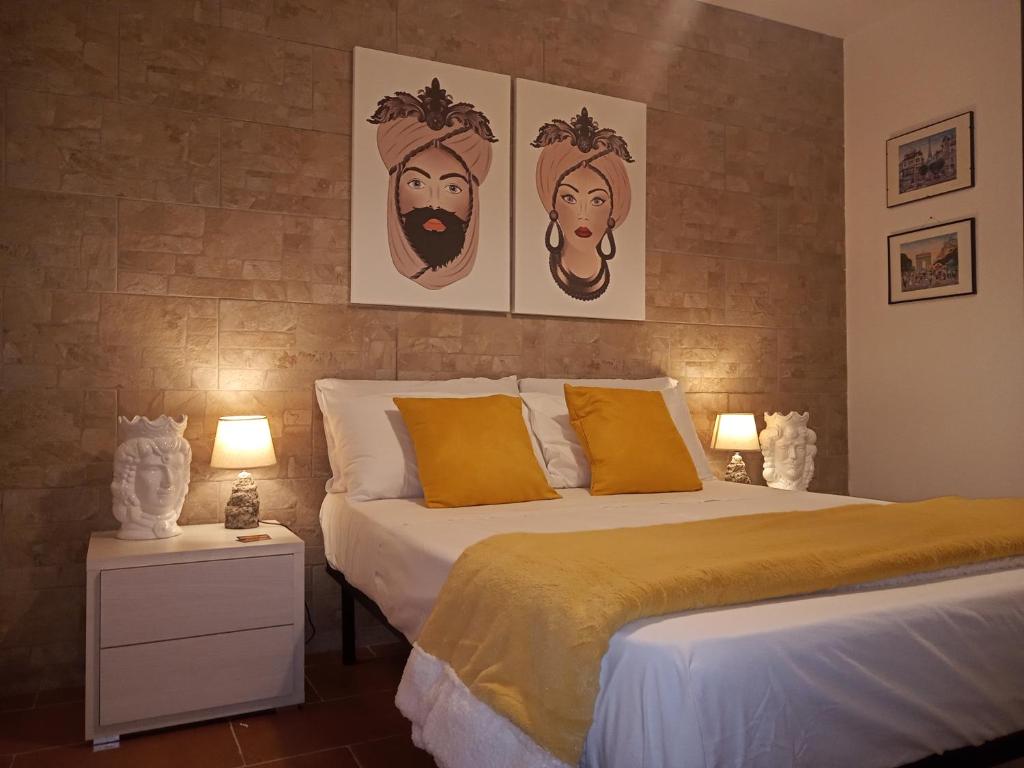 Кровать или кровати в номере Zisa Home ai Cantieri Culturali