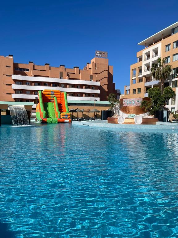 Basen w obiekcie Hotel Neptuno by ON Hotels Group lub w pobliżu