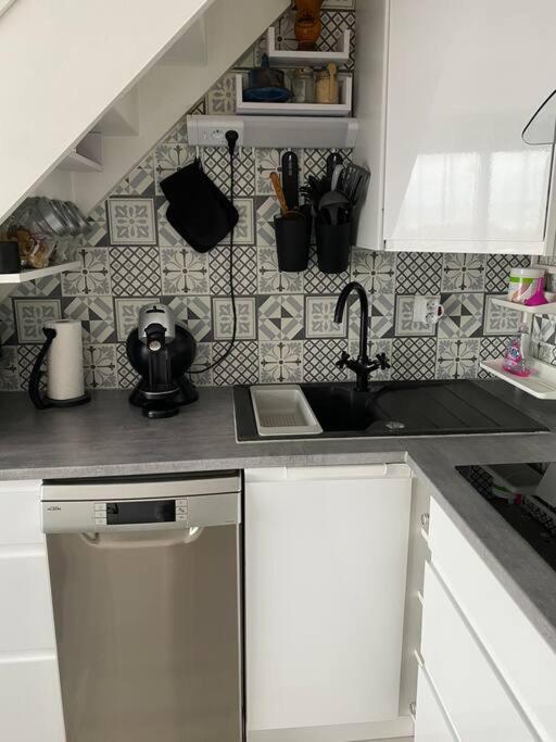 Kuchyňa alebo kuchynka v ubytovaní Magnifique appartement Duplex vue sur la mer
