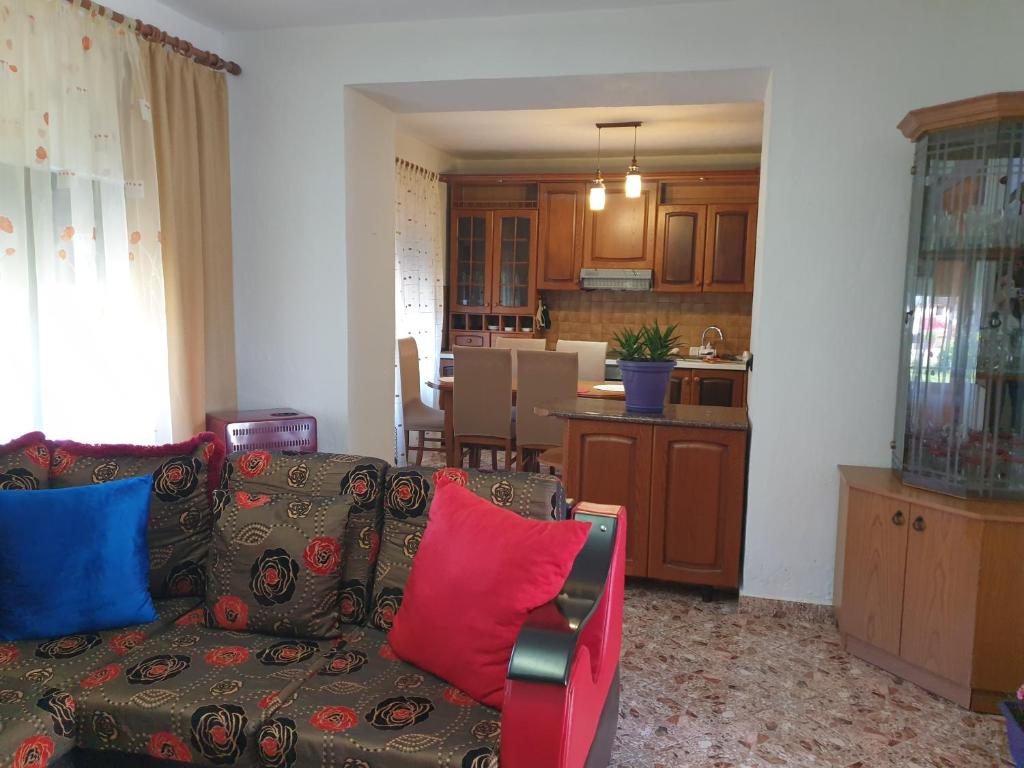 Köök või kööginurk majutusasutuses Eni's Villa, 5km From Shengjini Beach