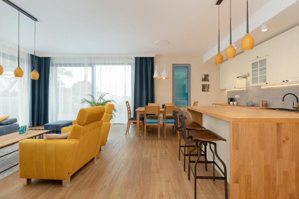 Kuchnia lub aneks kuchenny w obiekcie Sea&Sky View Apartment Par La Mer