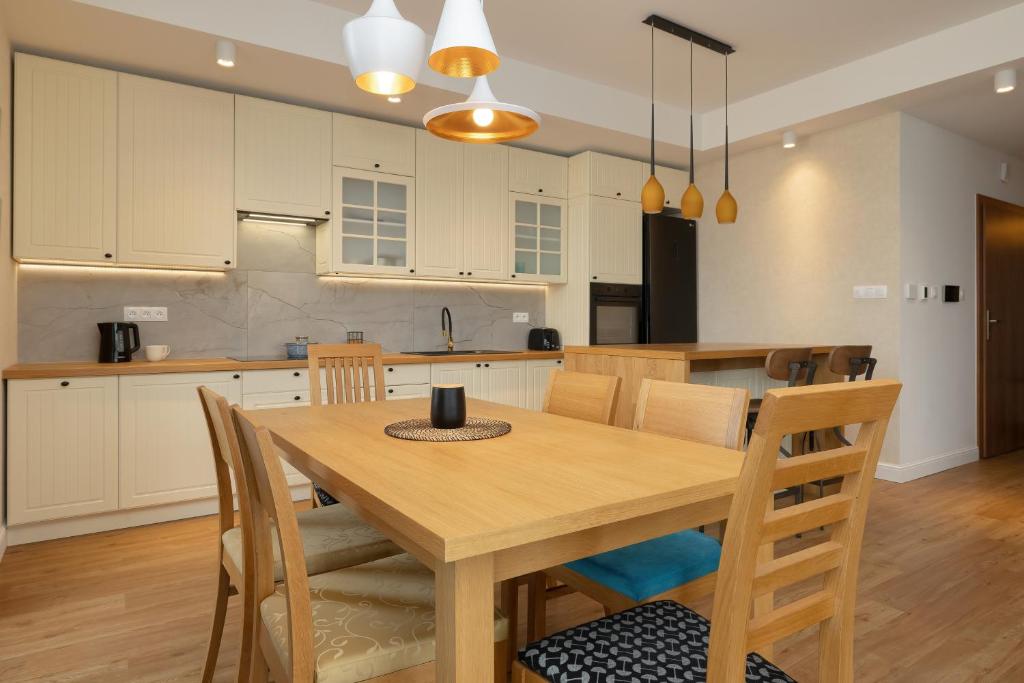 Kuchnia lub aneks kuchenny w obiekcie Sea&Sky View Apartment Par La Mer