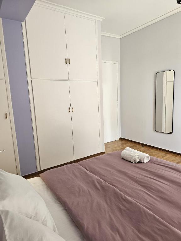 Posteľ alebo postele v izbe v ubytovaní Modern Garden View Apt in Voula, Athens - Luxe