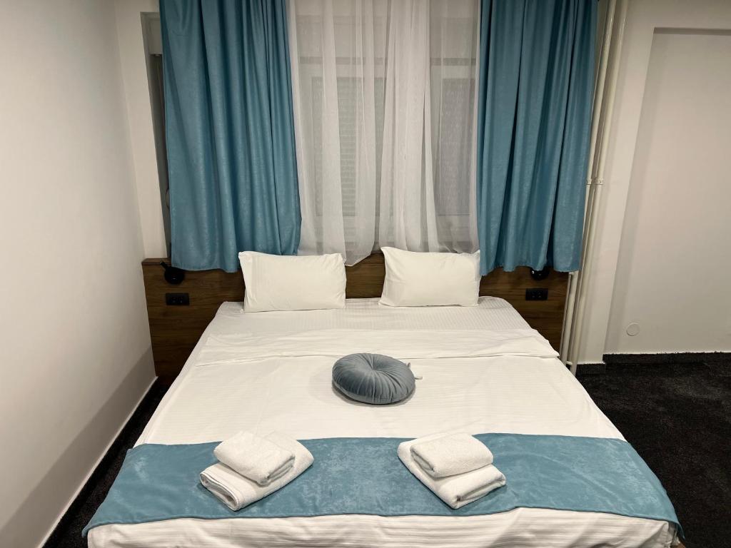 Parliament View Apartments - Deluxe Double Or Twin Room