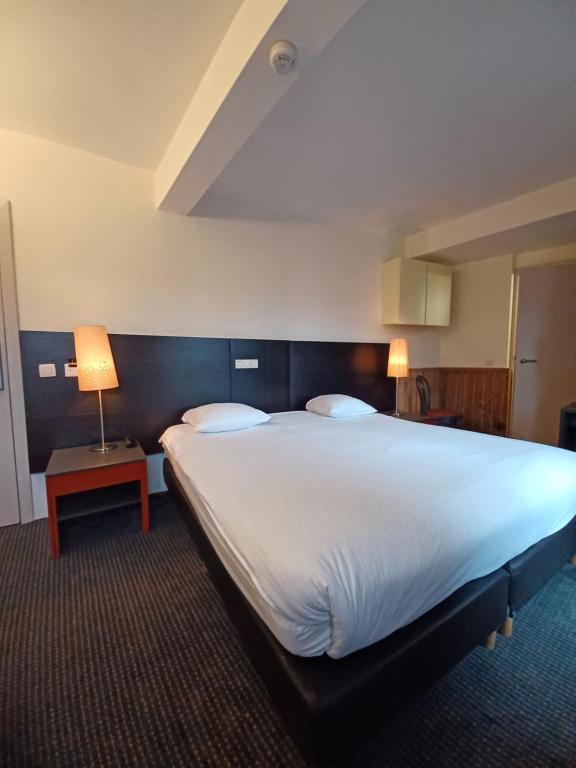Postel nebo postele na pokoji v ubytování Hotel Koffieboontje