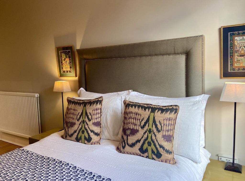 Postel nebo postele na pokoji v ubytování Antler Guest House