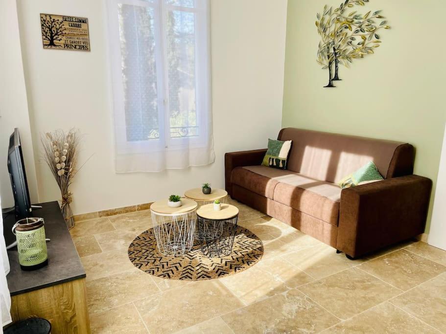 Część wypoczynkowa w obiekcie Appartement L’olivier