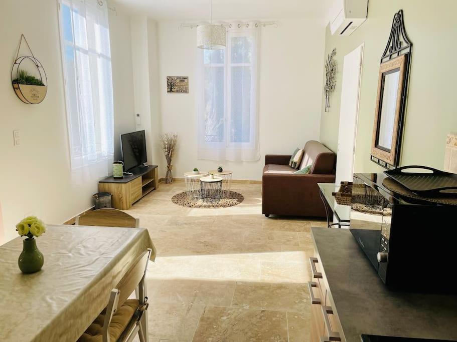 Część wypoczynkowa w obiekcie Appartement L’olivier